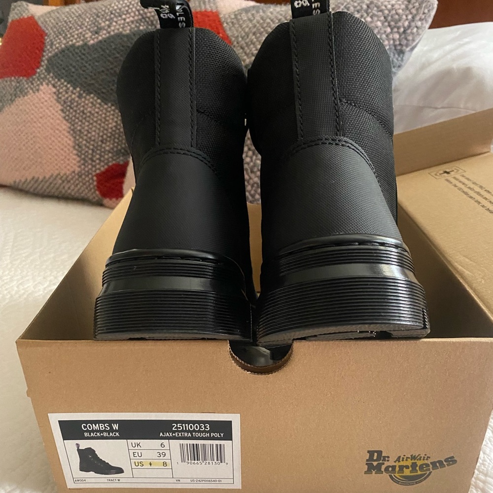 NEW* Never worn Dr. Martens AirWair